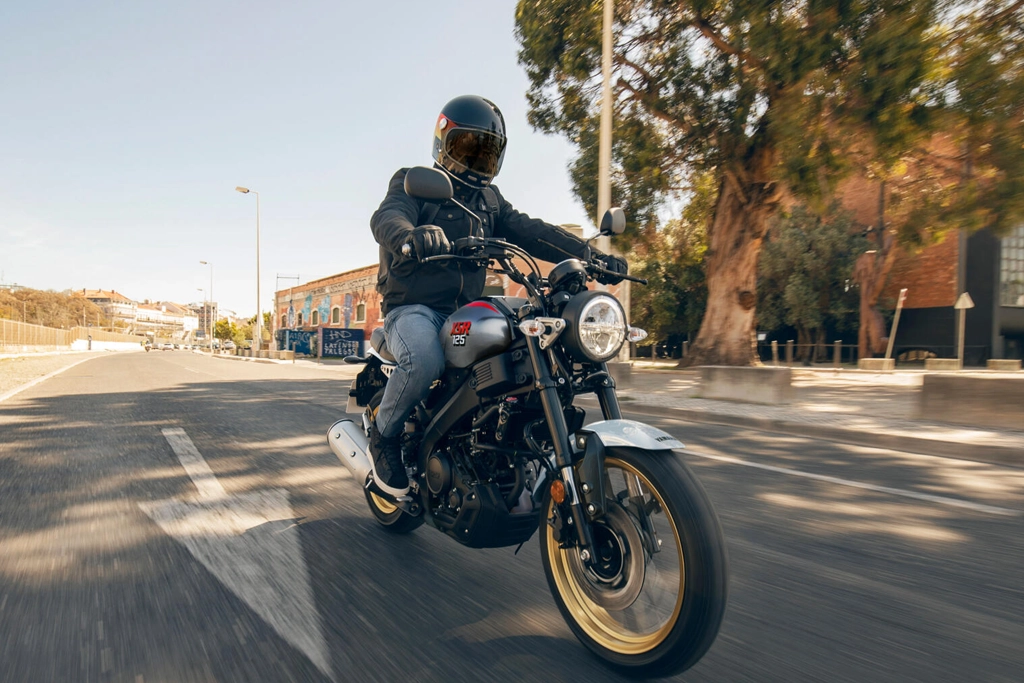 yamaha_xsr125_legacy_7_banner_1252518978.webp