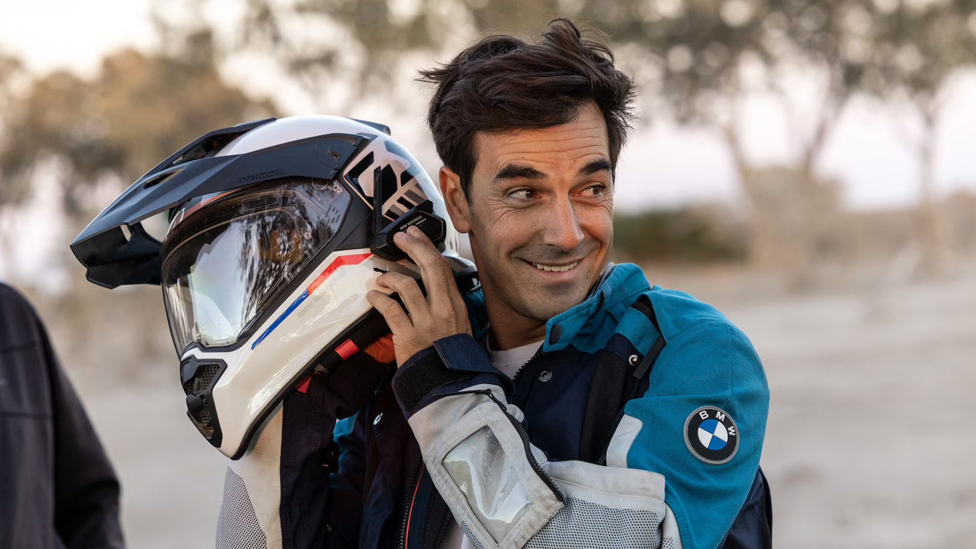 Vue latérale du BMW Motorrad C 400 GT en déplacement