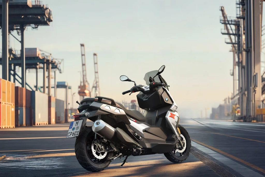 BMW Motorrad C 400 X stationné