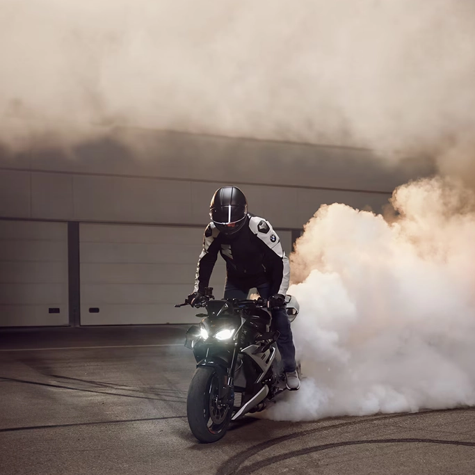 Design sportif de la BMW M 1000 R en détail