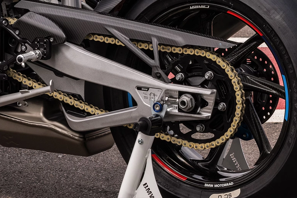 Détail du tableau de bord numérique de la BMW Motorrad M 1000 RR