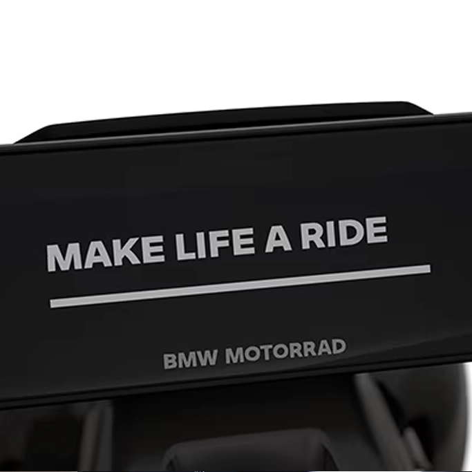 Vue avant de la BMW R 12 nineT avec phare rond