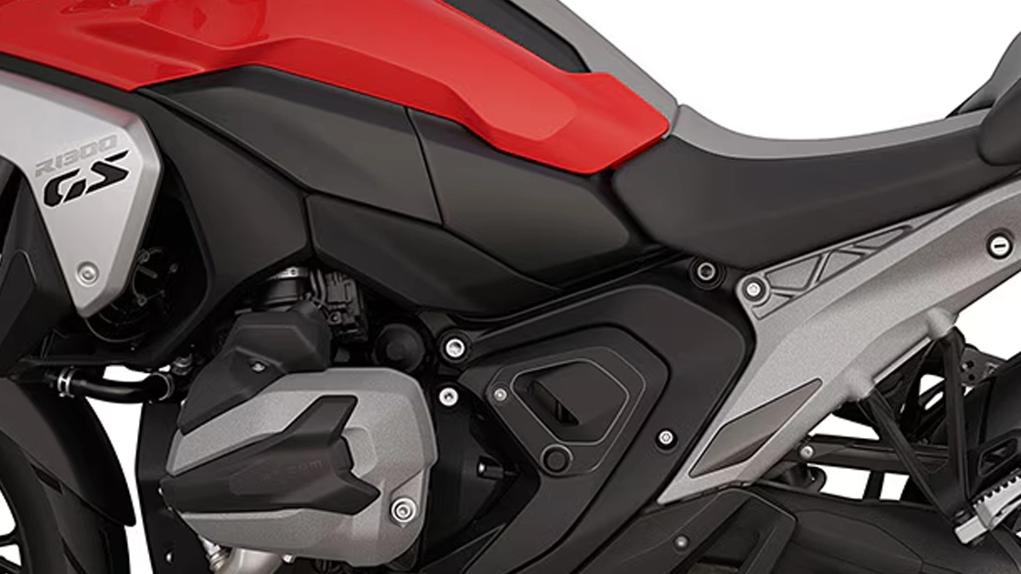 BMW Motorrad R 1300 GS en action sur sentier tout-terrain