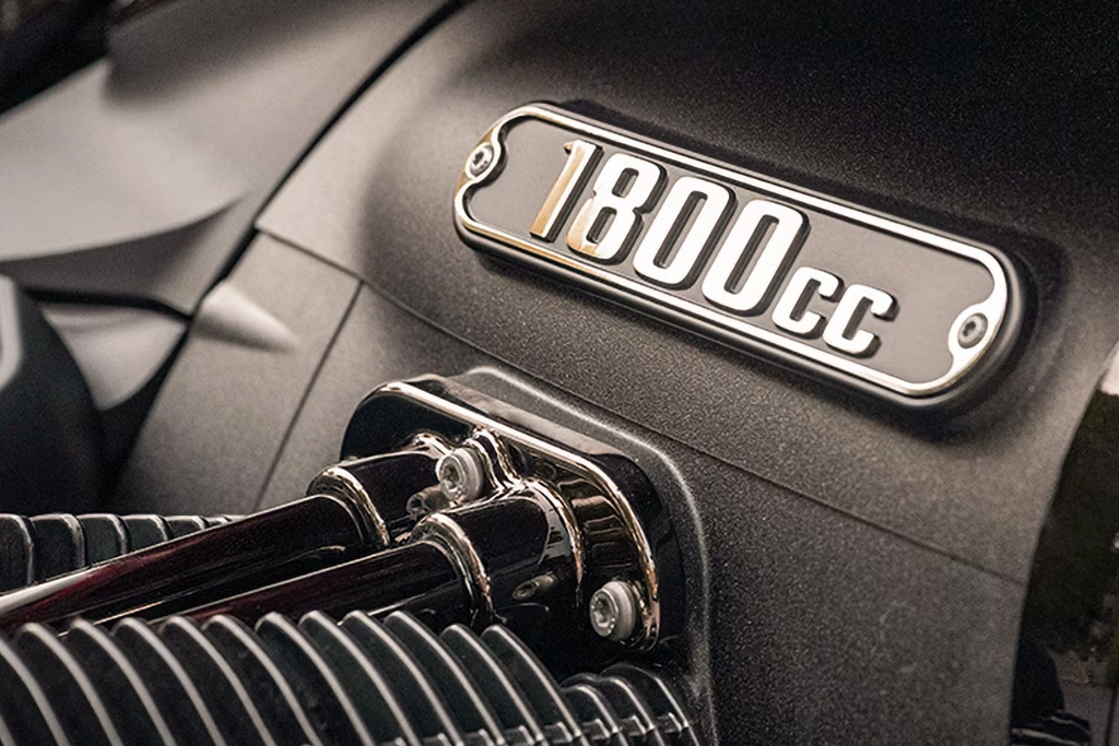 Face avant de la BMW Motorrad R 18 B avec phare rond