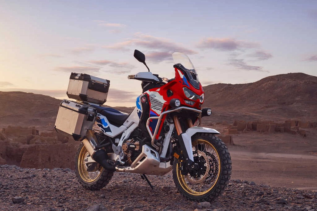 Honda Africa Twin Adventure Sports en action sur piste