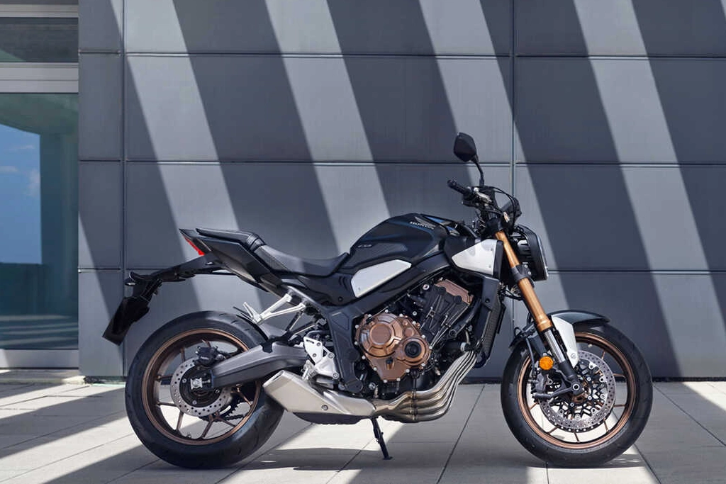 Honda CB650R vue de face avec phare LED