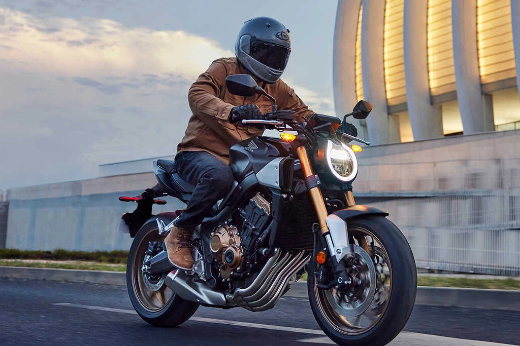 Tableau de bord numérique de la Honda CB650R