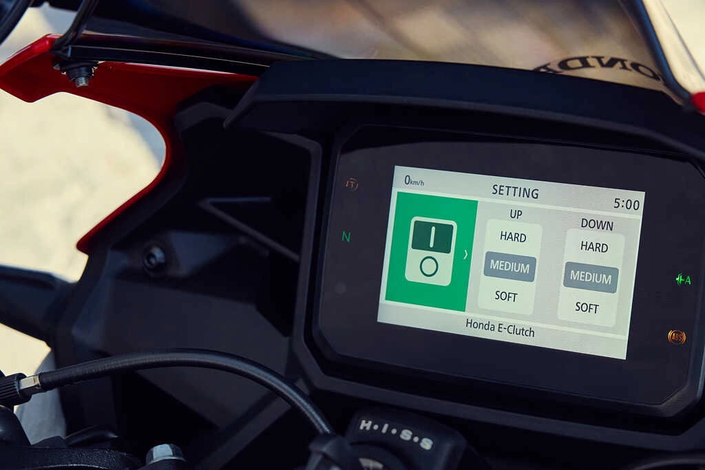 Tableau de bord digital de la Honda CBR500R