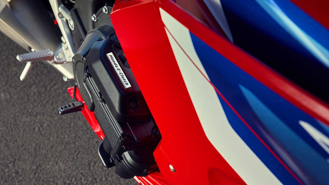 Honda CBR500R en action sur circuit