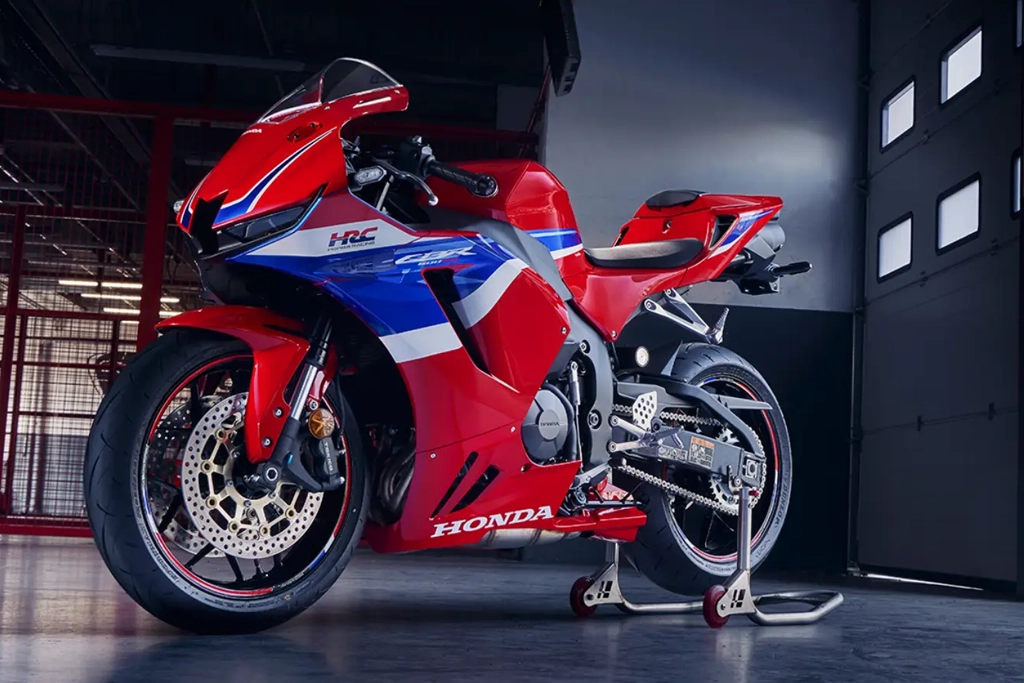 Honda CBR600RR vue de profil sur circuit