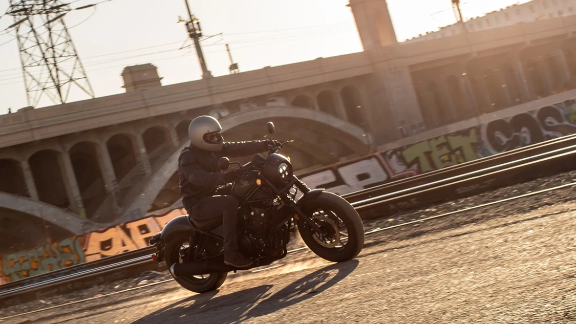 Tableau de bord digital de la Honda CMX500 Rebel