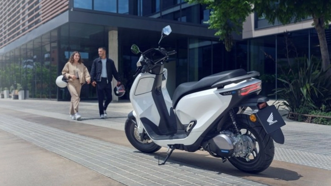 Coffre spacieux sous la selle du Honda CUV e