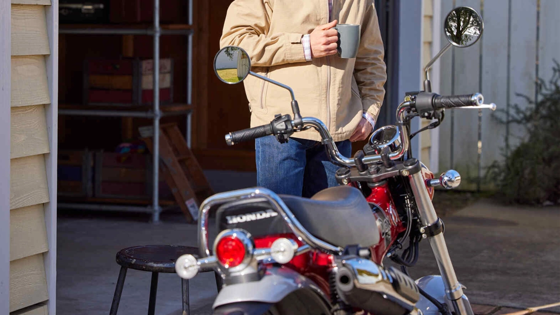 Selle et réservoir de la Honda DAX 125 en gros plan