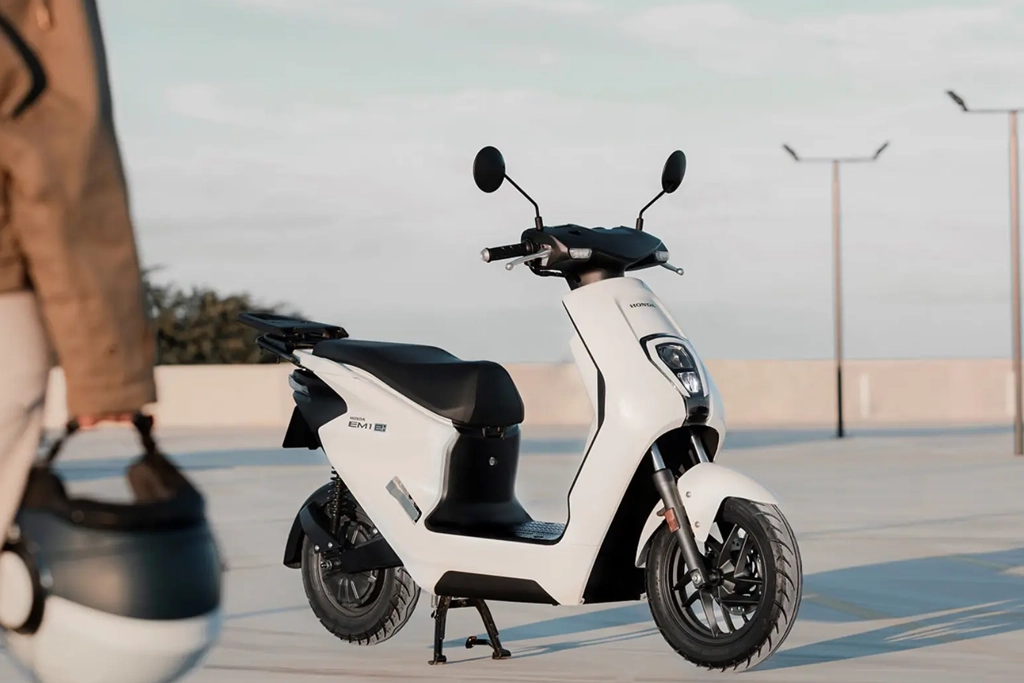 Tableau de bord numérique du Honda EM1 e