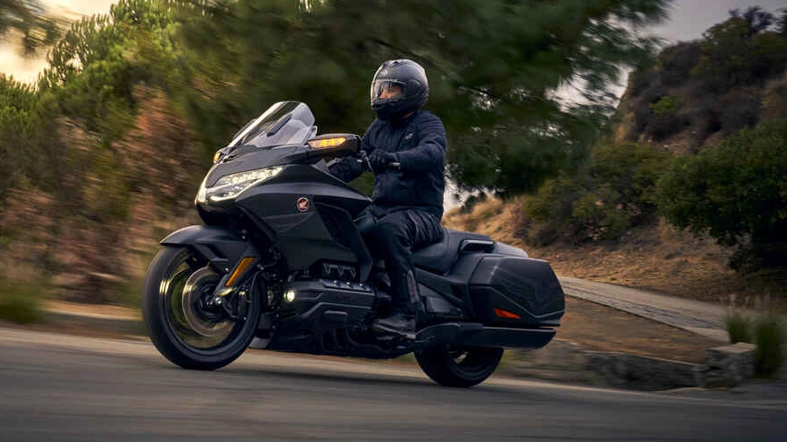 Honda GOLD WING DCT sur route panoramique