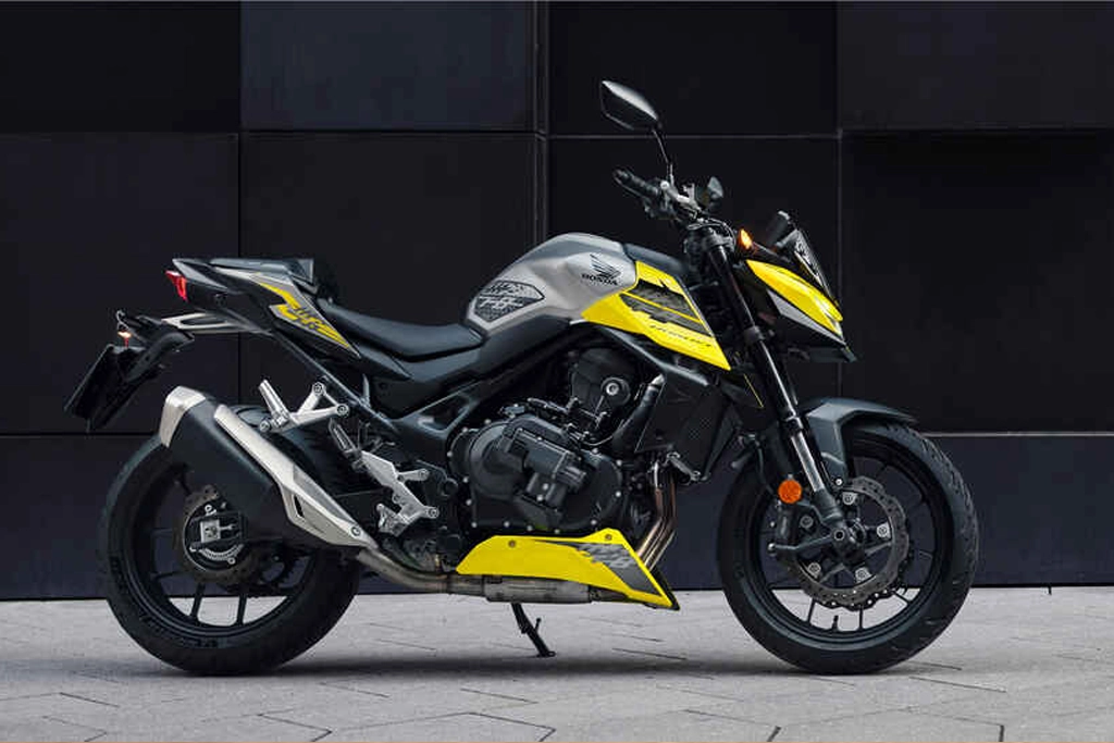 Honda Hornet 750 vue de face sur route