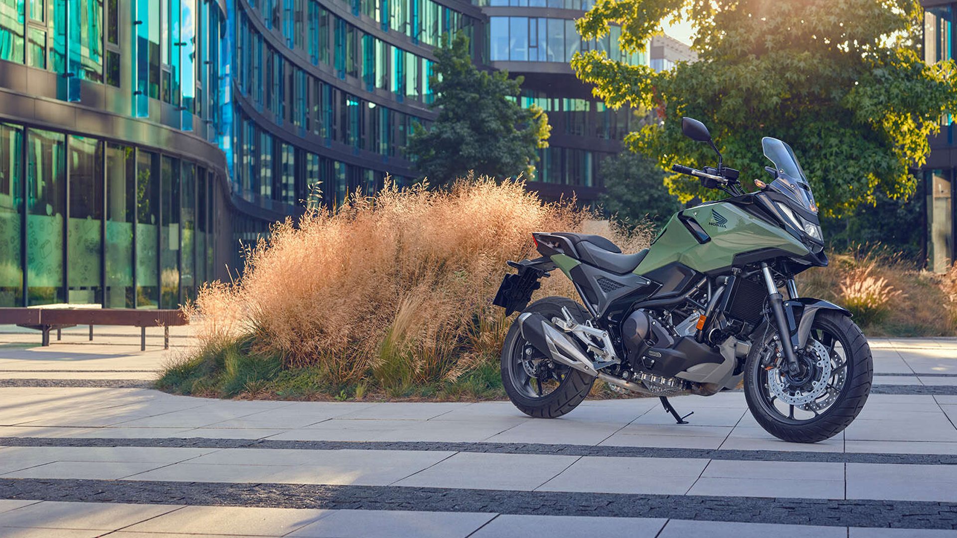 Honda NC750X DCT en circulation urbaine