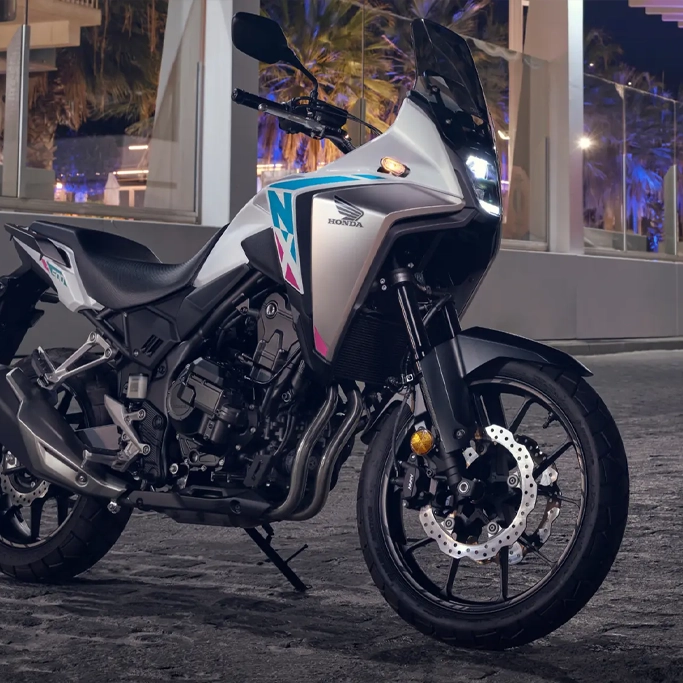 Selle et guidon de la Honda NX500, confort et ergonomie