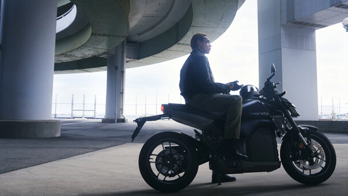 Tableau de bord numérique du Honda WN7