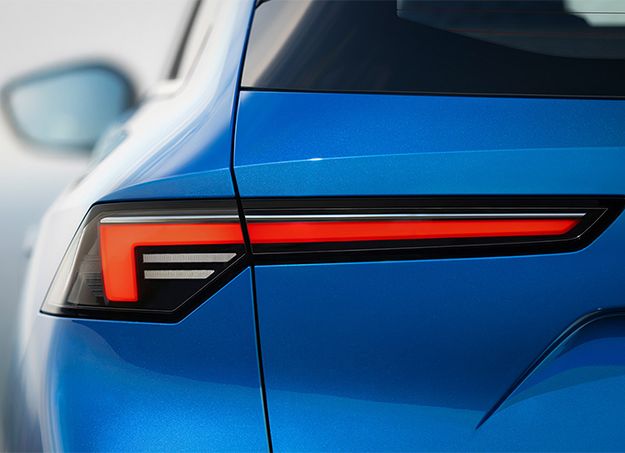 Vue arrière de l’Opel Astra Sports Tourer montrant le coffre spacieux