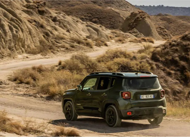 Intérieur spacieux du Jeep Renegade Hybride avec sièges en cuir