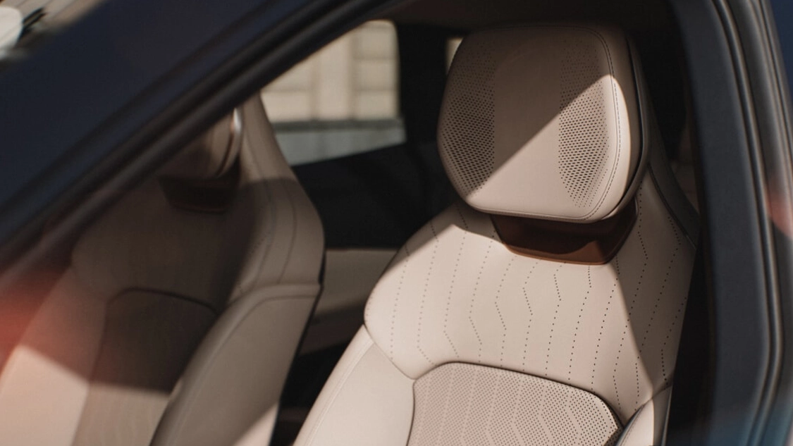 Intérieur raffiné du Lynk & Co 08 avec finitions premium