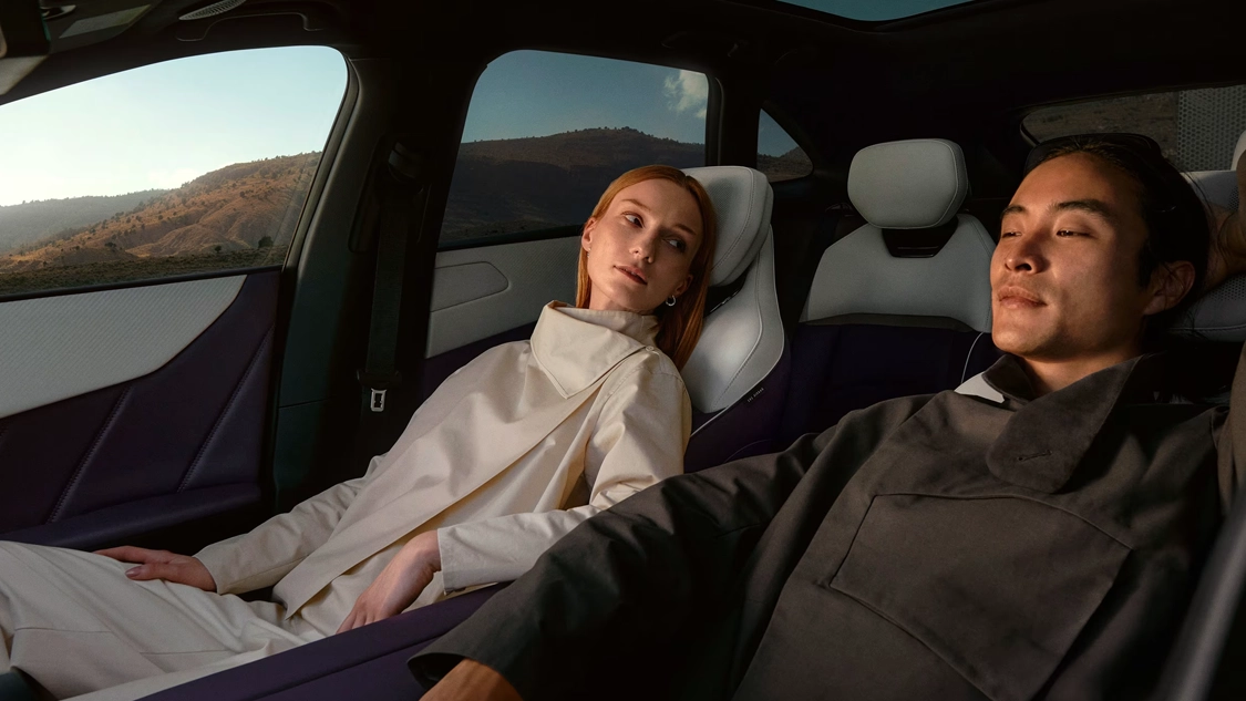 Intérieur du Mazda CX 6e, tableau de bord et sièges premium