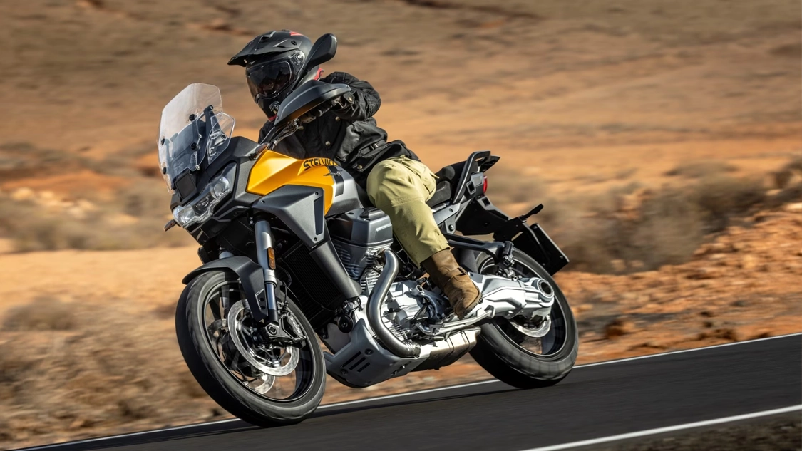 Tableau de bord numérique Moto Guzzi Stelvio