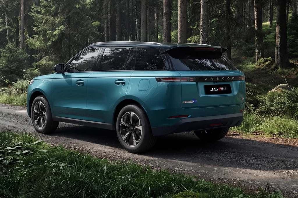 Vue latérale du Jaecoo 5 en extérieur