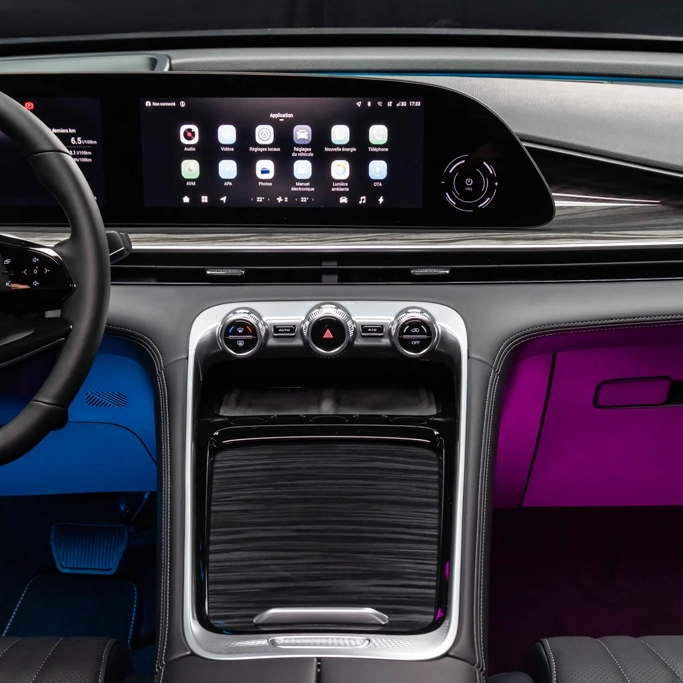 Tableau de bord digital et technologies embarquées de l’Omoda 9