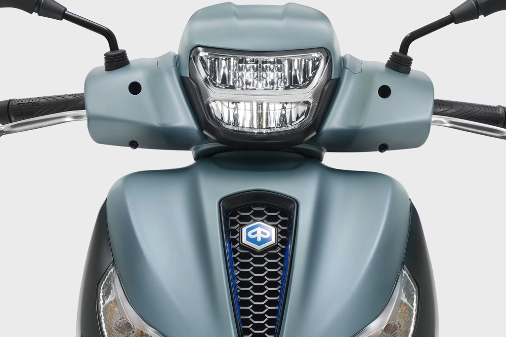 Tableau de bord numérique du Piaggio Medley