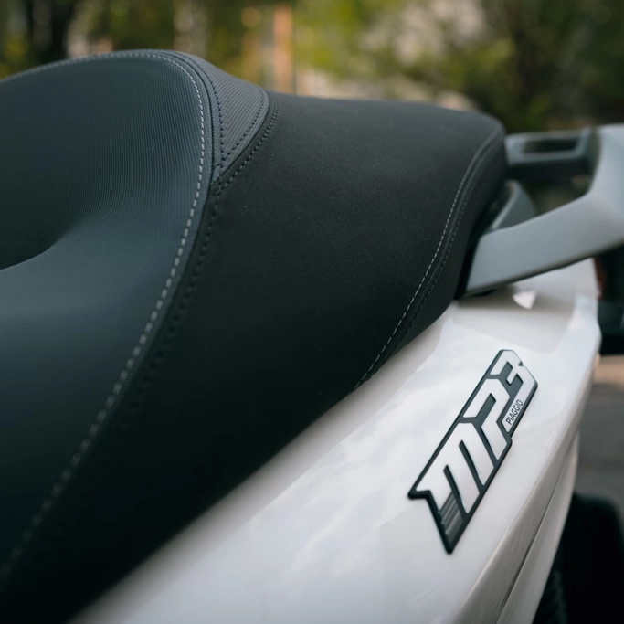 Selle confortable du Piaggio MP3 avec conducteur