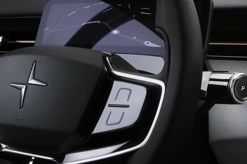Intérieur du Polestar 3, affichant le tableau de bord numérique et les finitions haut de gamme.