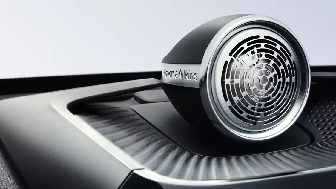 Polestar 3 vu de profil, soulignant ses lignes aérodynamiques et ses grandes jantes.