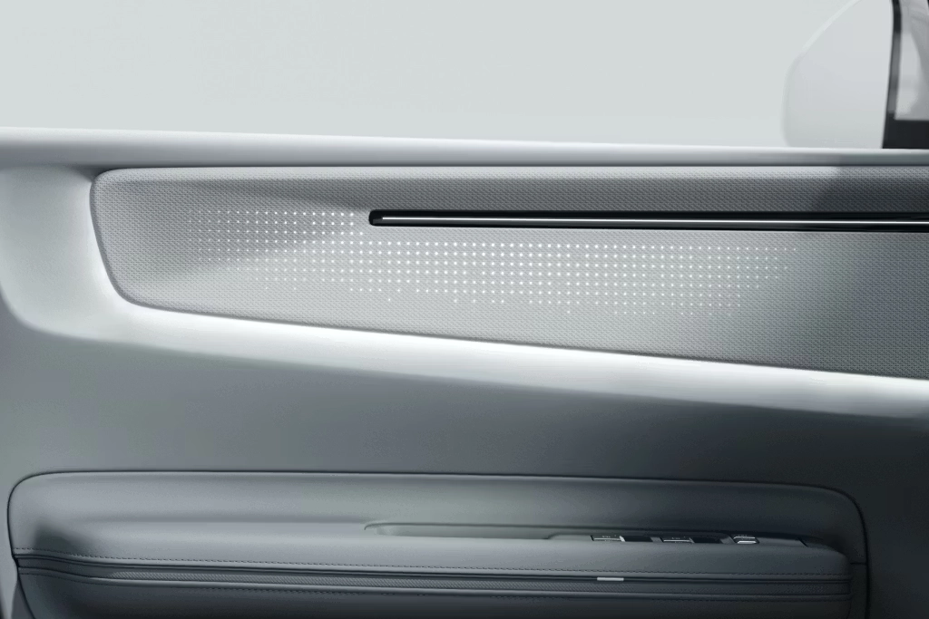 Polestar 4 électrique vue avant sur route