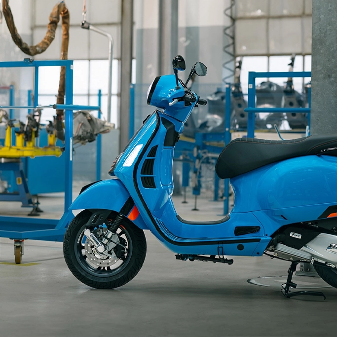 Détail du design de la Vespa GTS, vue de profil