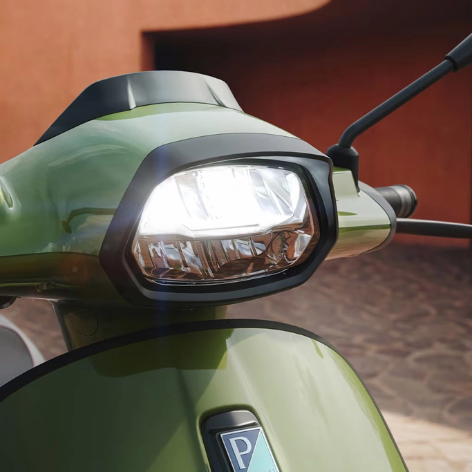 Vespa Sprint S - Phare