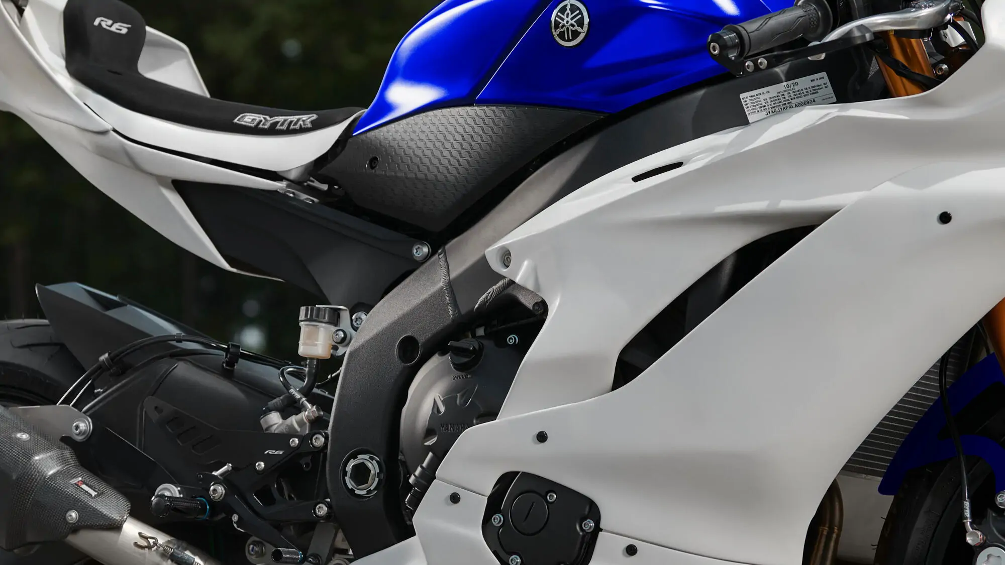 Yamaha 2024 R6 GYTR vue de face sur circuit