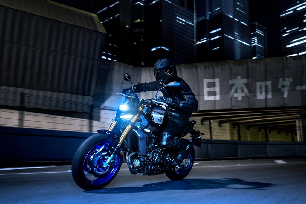 Yamaha 2024 MT-09 SP 35kW vue avant sur route