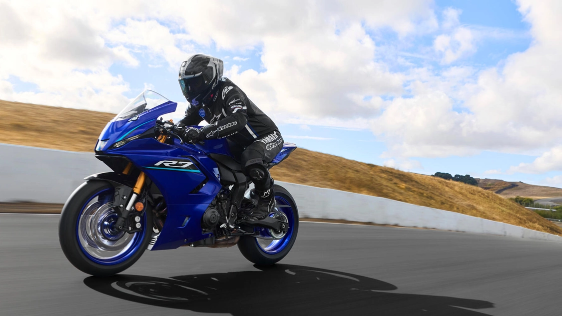 Détail du carénage avant de la Yamaha R7