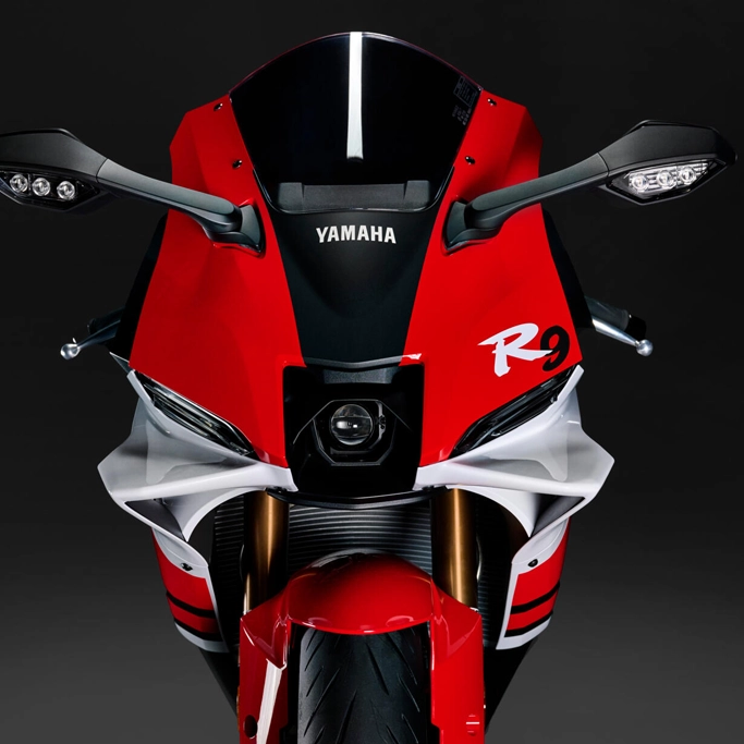 Yamaha R9 vue avant avec carénage sportif