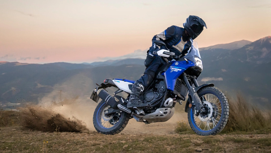 Vue avant de la Yamaha 2026 Ténéré 700 sur route