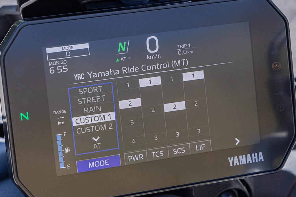 Tableau de bord TFT de la Yamaha 2025 TRACER 9