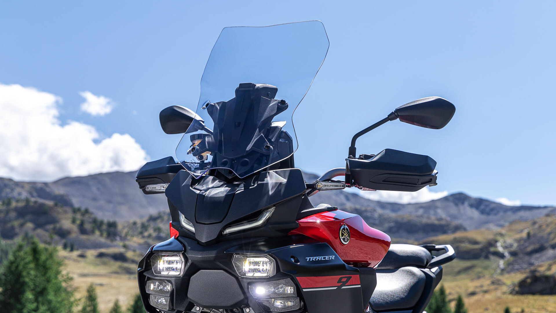 Yamaha 2025 TRACER 9 en action sur route