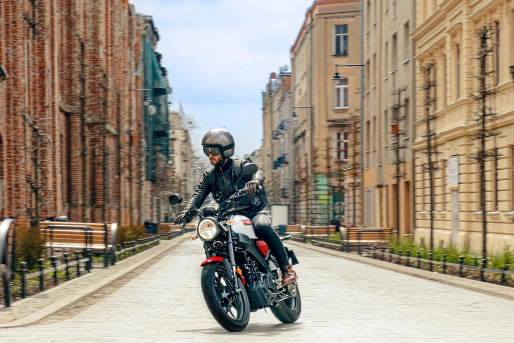 Détail du phare rond LED de la Yamaha XSR125