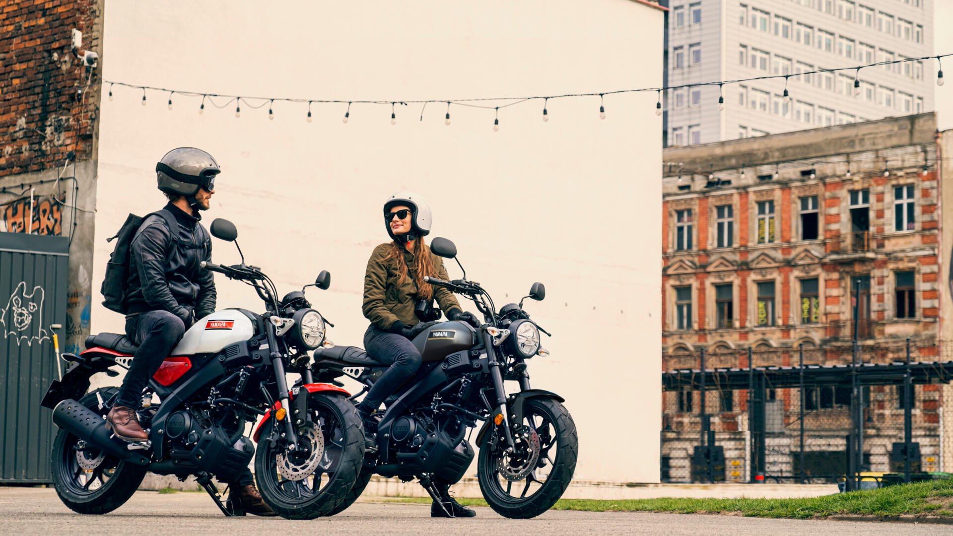 Conduite confortable sur la Yamaha XSR125 en ville