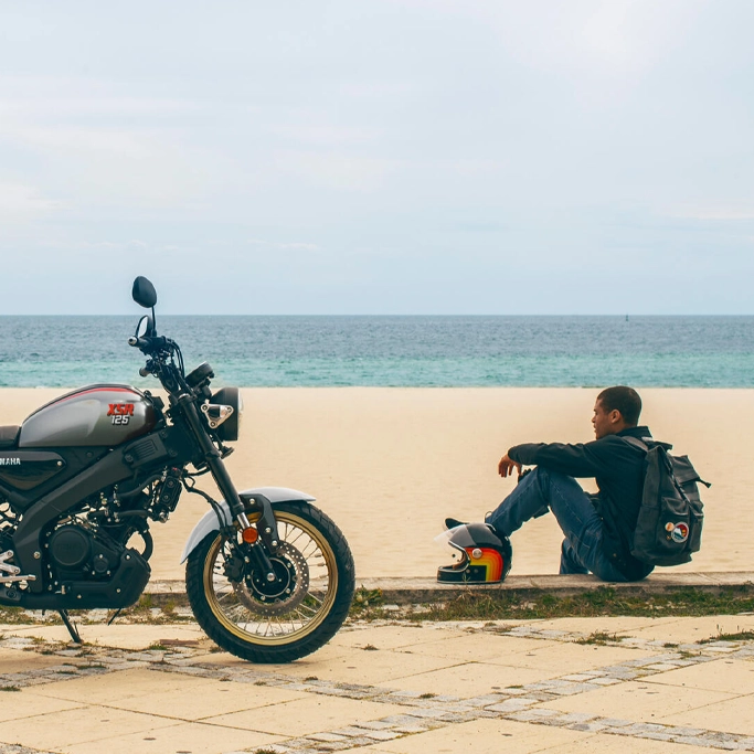 Tableau de bord numérique et phare LED Yamaha XSR125 Legacy