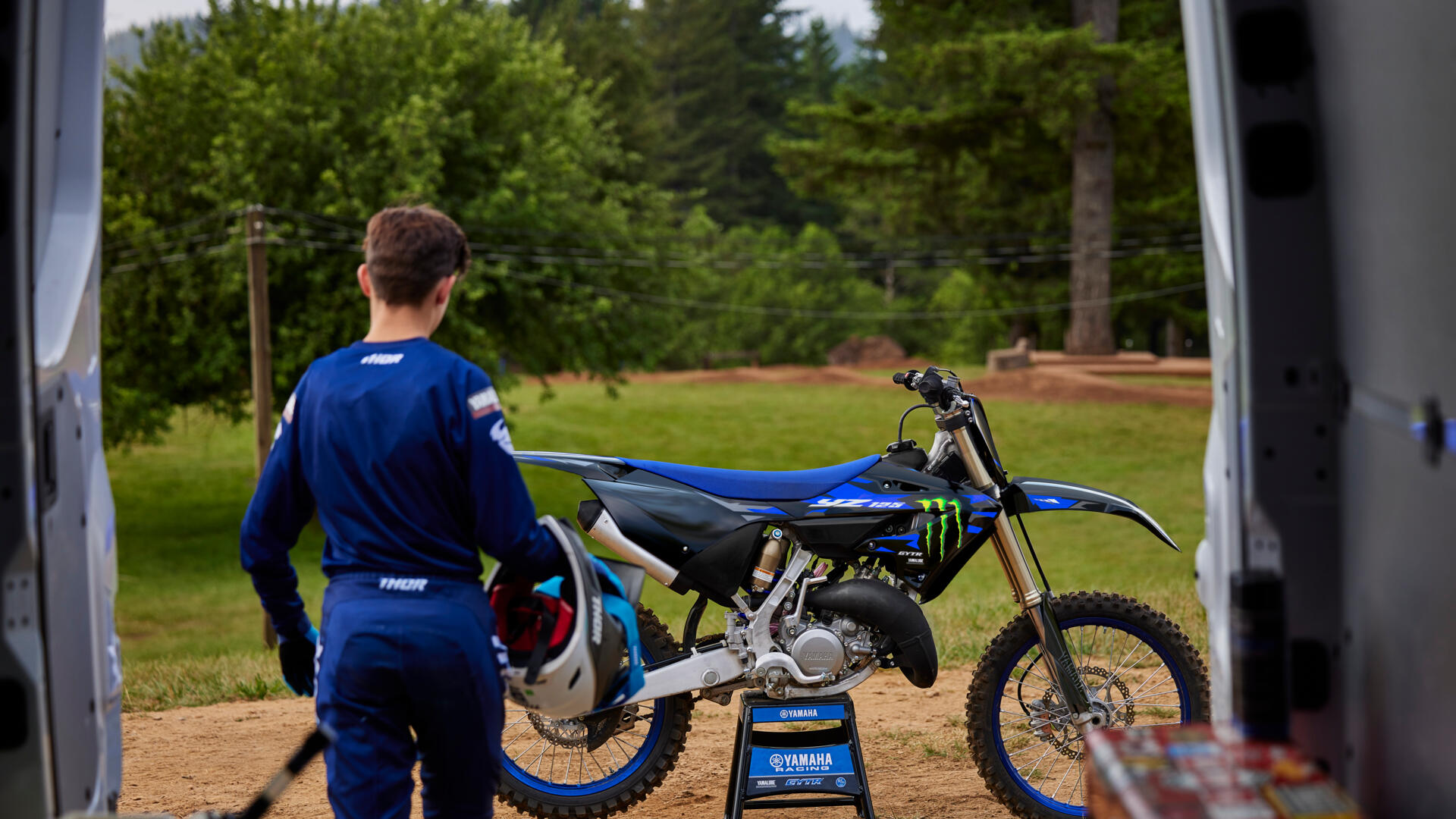 Châssis aluminium et suspension KYB de la Yamaha 2025 YZ125 Monster Energy