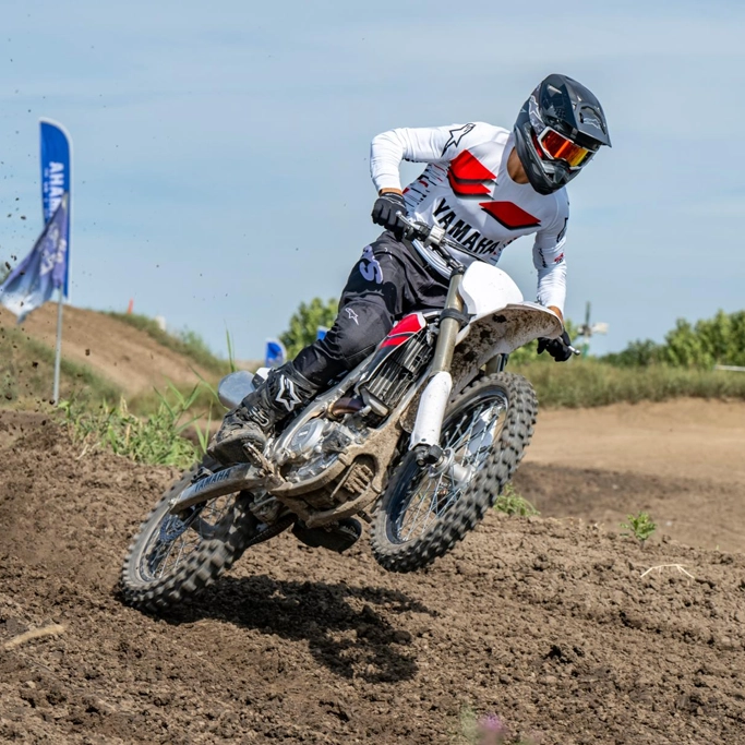 Tableau de bord numérique de la Yamaha YZ450F 70th Anniversary Edition